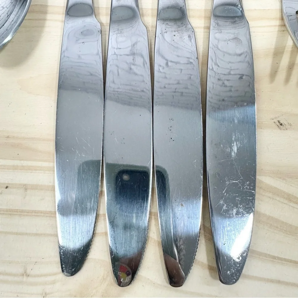 Oneida 16 Piece Stainless Steel Flatware Silverware Emma Set - Picture 9 of 16